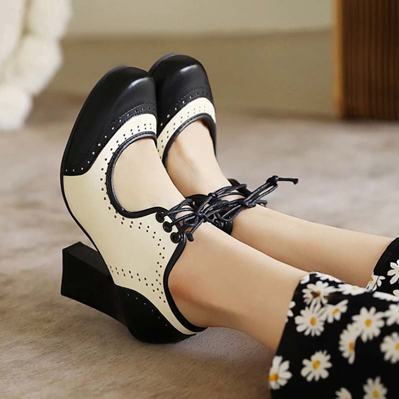 derbies-annee-80-a-talons-noires-blanches