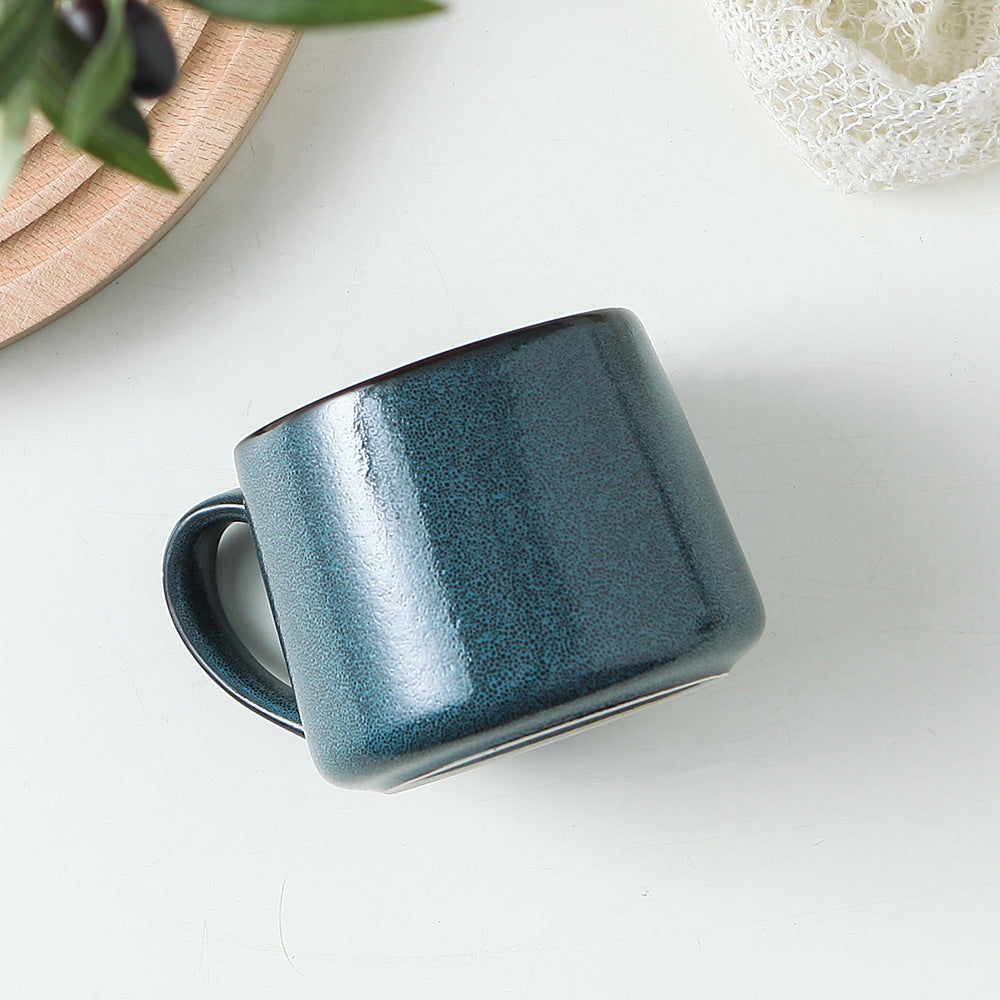 tasse-vintage-en-ceramique-emaillee