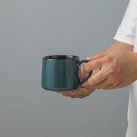tasse-vintage-en-ceramique-emaillee