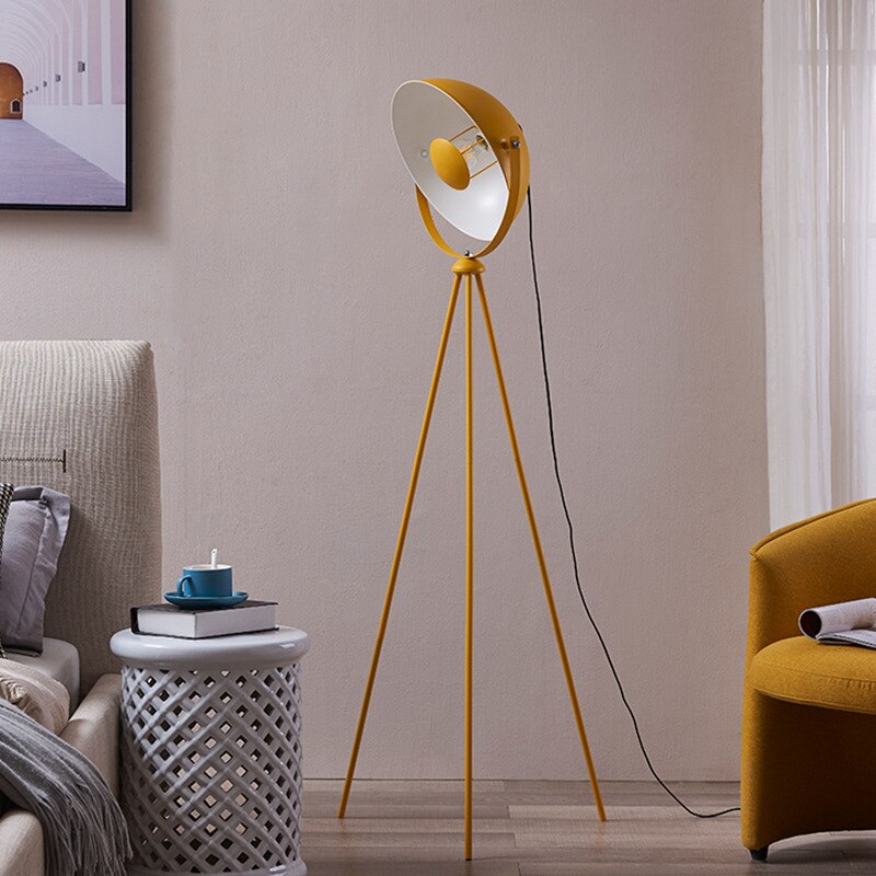 Lampadaires, lampes sur pied du XXe siècle lampadaires design du xxème Lampadaires, lampes sur pied du XXe siècle lampadaires design du xxème