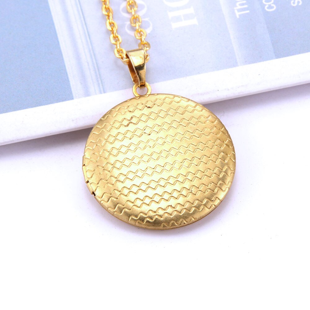 ANCIEN PENDENTIF MEDAILLE RELIGIEUSE OR 18K POINCON TETE AIGLE 0,92 grs EUR 32,50 - FR