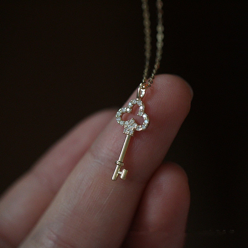collier-annee-80-avec-pendentif-cle