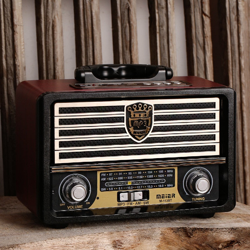 Radio de madera antigua