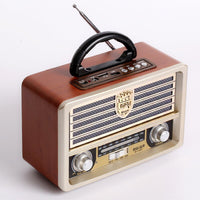 Radio de madera antigua